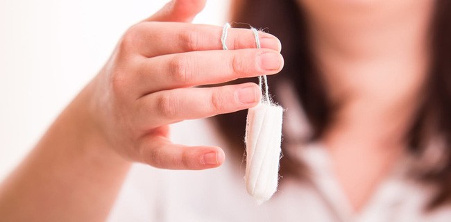 Dù nắm rất rõ nguyên tắc dùng tampon nhưng một người phụ nữ vẫn suýt mất mạng vì hành động vô tình này - Ảnh 4.