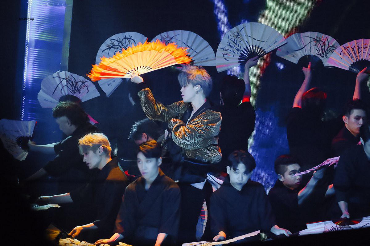 Lịch sử lặp lại: Jimin (BTS) “gây bão” toàn cầu, lọt top xu hướng với vũ điệu sử thi tại MMA 2018 - Ảnh 10. Lịch sử lặp lại: Jimin (BTS) “gây bão” toàn cầu, lọt top xu hướng với vũ điệu sử thi tại MMA 2018 - Ảnh 10.