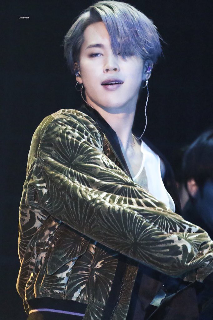 Lịch sử lặp lại: Jimin (BTS) “gây bão” toàn cầu, lọt top xu hướng với vũ điệu sử thi tại MMA 2018 - Ảnh 11. Lịch sử lặp lại: Jimin (BTS) “gây bão” toàn cầu, lọt top xu hướng với vũ điệu sử thi tại MMA 2018 - Ảnh 11.