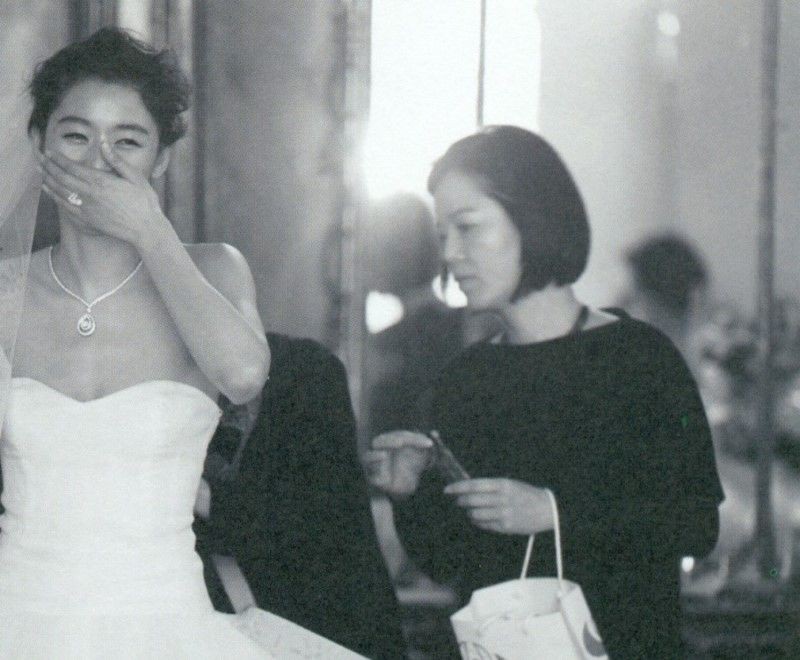Ảnh cưới của mợ chảnh Jeon Ji Hyun gây sốt sau 6 năm: Huyền thoại nhan sắc đỉnh nhất Kbiz là đây! - Ảnh 8. Ảnh cưới của mợ chảnh Jeon Ji Hyun gây sốt sau 6 năm: Huyền thoại nhan sắc đỉnh nhất Kbiz là đây! - Ảnh 8.