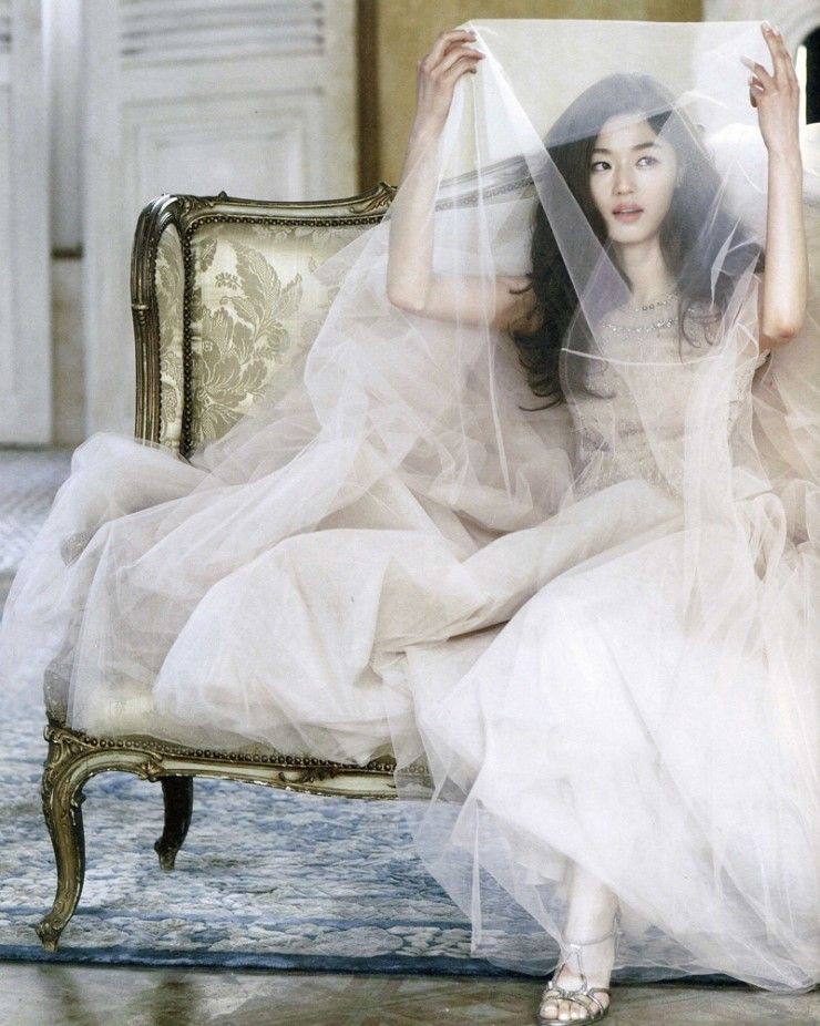 Ảnh cưới của mợ chảnh Jeon Ji Hyun gây sốt sau 6 năm: Huyền thoại nhan sắc đỉnh nhất Kbiz là đây! - Ảnh 3. Ảnh cưới của mợ chảnh Jeon Ji Hyun gây sốt sau 6 năm: Huyền thoại nhan sắc đỉnh nhất Kbiz là đây! - Ảnh 3.