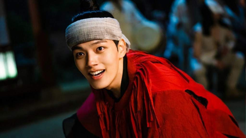 The Crowned Clown phiên bản truyền hình: Yeo Jin Goo liệu có vượt nổi cái bóng khổng lồ Lee Byung Hun? - Ảnh 13. The Crowned Clown phiên bản truyền hình: Yeo Jin Goo liệu có vượt nổi cái bóng khổng lồ Lee Byung Hun? - Ảnh 13.