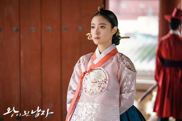 The Crowned Clown phiên bản truyền hình: Yeo Jin Goo liệu có vượt nổi cái bóng khổng lồ Lee Byung Hun? - Ảnh 15. The Crowned Clown phiên bản truyền hình: Yeo Jin Goo liệu có vượt nổi cái bóng khổng lồ Lee Byung Hun? - Ảnh 15.