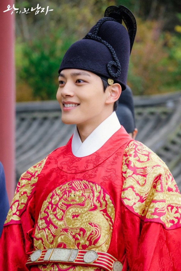 The Crowned Clown phiên bản truyền hình: Yeo Jin Goo liệu có vượt nổi cái bóng khổng lồ Lee Byung Hun? - Ảnh 3.