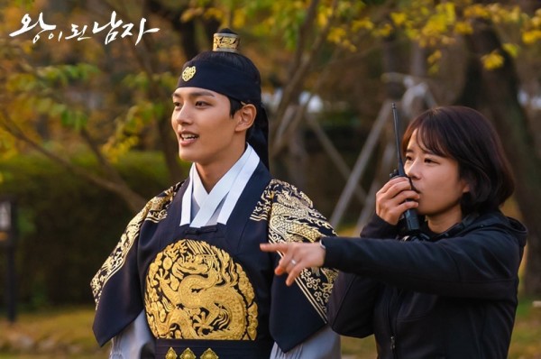 The Crowned Clown phiên bản truyền hình: Yeo Jin Goo liệu có vượt nổi cái bóng khổng lồ Lee Byung Hun? - Ảnh 4.