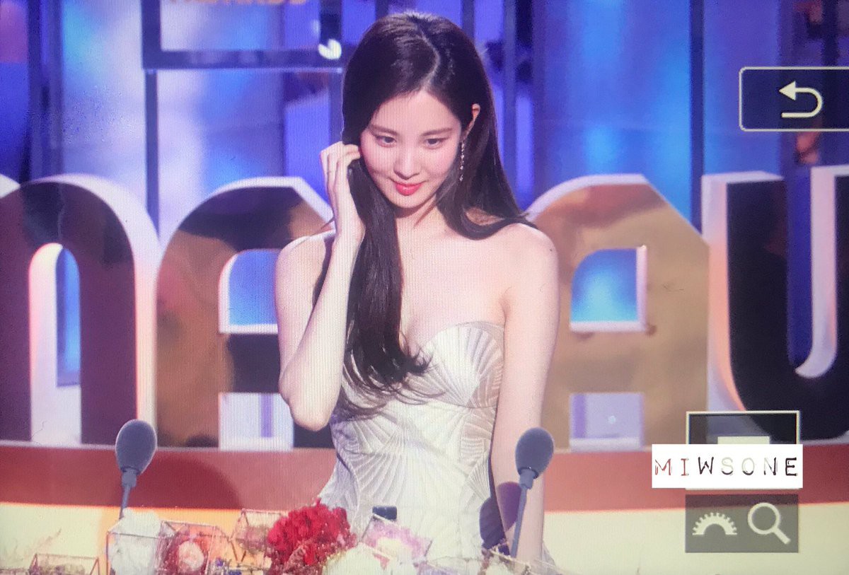 Xịt máu mũi vì em út ngoan hiền Seohyun (SNSD) khoe vòng 1 bốc lửa, làn da trắng nõn tại MBC Drama Awards - Ảnh 4. Xịt máu mũi vì em út ngoan hiền Seohyun (SNSD) khoe vòng 1 bốc lửa, làn da trắng nõn tại MBC Drama Awards - Ảnh 4.
