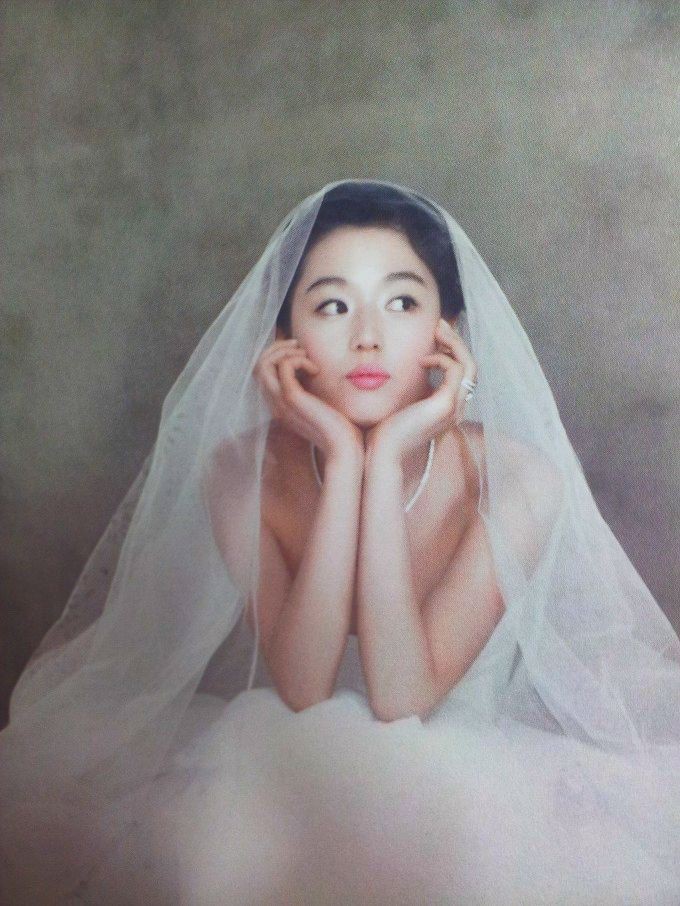 Ảnh cưới của mợ chảnh Jeon Ji Hyun gây sốt sau 6 năm: Huyền thoại nhan sắc đỉnh nhất Kbiz là đây! - Ảnh 13. Ảnh cưới của mợ chảnh Jeon Ji Hyun gây sốt sau 6 năm: Huyền thoại nhan sắc đỉnh nhất Kbiz là đây! - Ảnh 13.