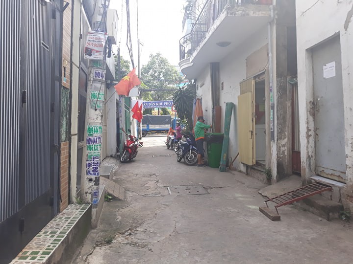 TP.HCM: Ngày cuối năm 2018, thanh niên 30 tuổi nghi uống thuốc tự tử tại nhà trọ sau khi than buồn chán trên Facebook - Ảnh 1. TP.HCM: Ngày cuối năm 2018, thanh niên 30 tuổi nghi uống thuốc tự tử tại nhà trọ sau khi than buồn chán trên Facebook - Ảnh 1.