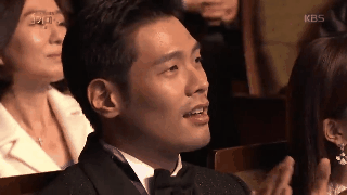 Mỹ nhân Kpop gây sốc vì trình diễn bốc lửa tại KBS Drama Awards, nhưng phản ứng của dàn diễn viên còn bất ngờ hơn - Ảnh 5.