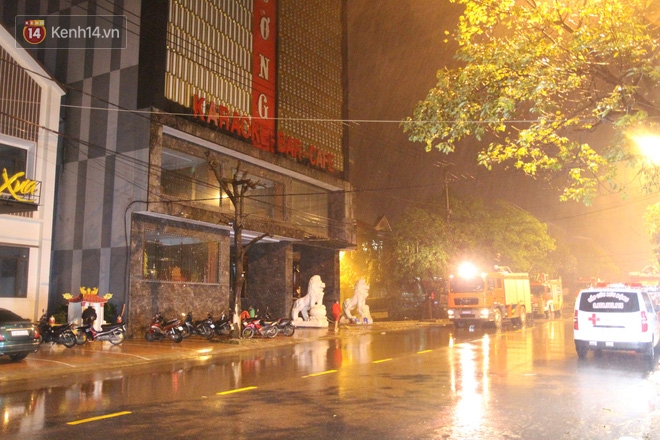 Cháy kinh hoàng ngày cuối năm tại quán karaoke lớn nhất Quảng Trị, khách hoảng loạn tháo chạy - Ảnh 2.