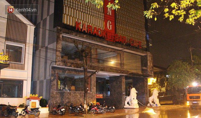 Ch&aacute;y kinh ho&agrave;ng ng&agrave;y cuối năm tại qu&aacute;n karaoke lớn nhất Quảng Trị, kh&aacute;ch hoảng loạn th&aacute;o chạy - Ảnh 6.