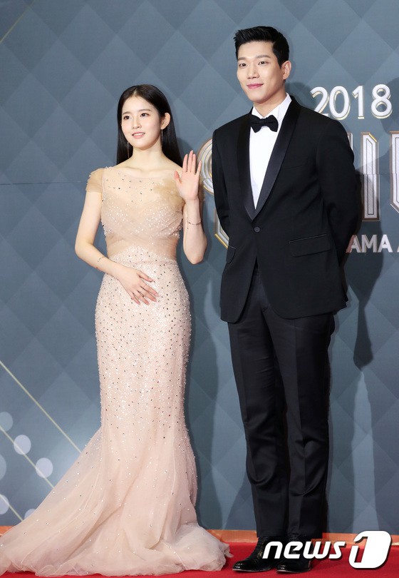 Thảm đỏ SBS Drama Awards: Jang Nara tăng cân vẫn quá đẹp, nàng Kim Sam Soon đọ body nóng bỏng bên loạt minh tinh - Ảnh 25.