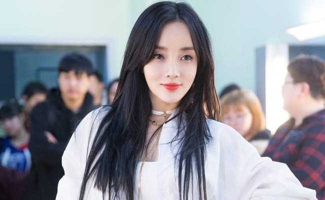 B&igrave;nh chọn showbiz ngoại 2018: Ai đăng quang Hoa hậu thị phi, ai l&agrave; ng&ocirc;i sao đ&aacute;ng thương v&agrave; đ&aacute;ng GATO nhất năm qua? - Ảnh 19.