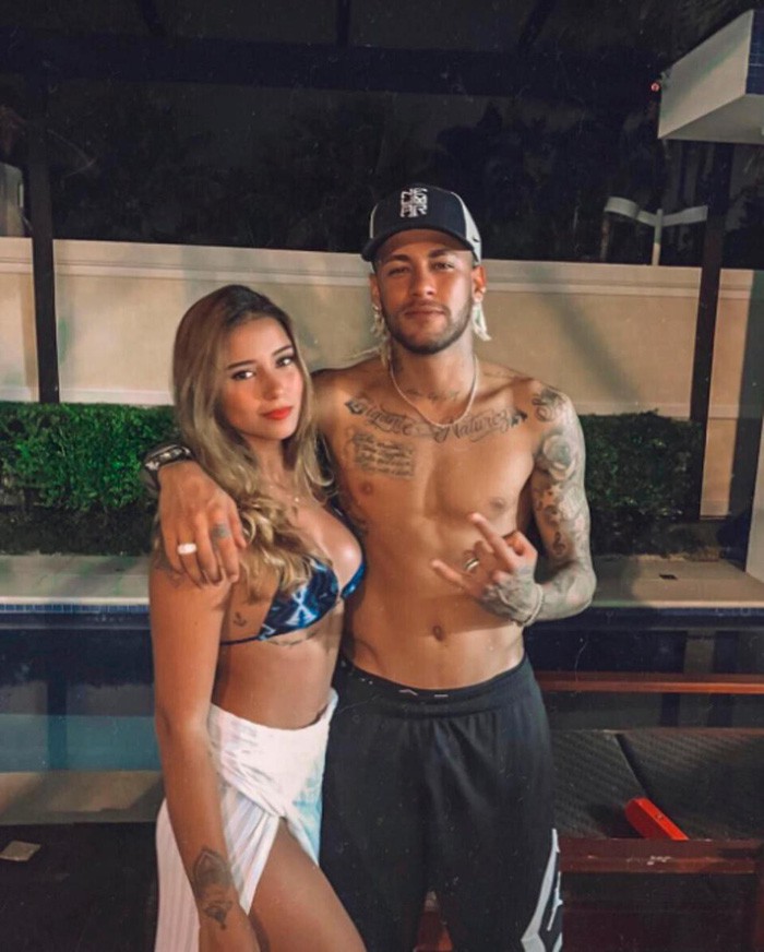 Bạn gái tin đồn của Neymar - cầu thủ đắt giá nhất thế giới: Siêu mẫu ngực khủng, body chuẩn đét - Ảnh 1. Bạn gái tin đồn của Neymar - cầu thủ đắt giá nhất thế giới: Siêu mẫu ngực khủng, body chuẩn đét - Ảnh 1.