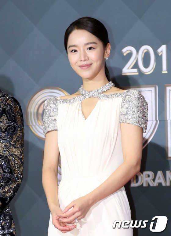 Thảm đỏ SBS Drama Awards: Jang Nara tăng cân vẫn quá đẹp, nàng Kim Sam Soon đọ body nóng bỏng bên loạt minh tinh - Ảnh 13.