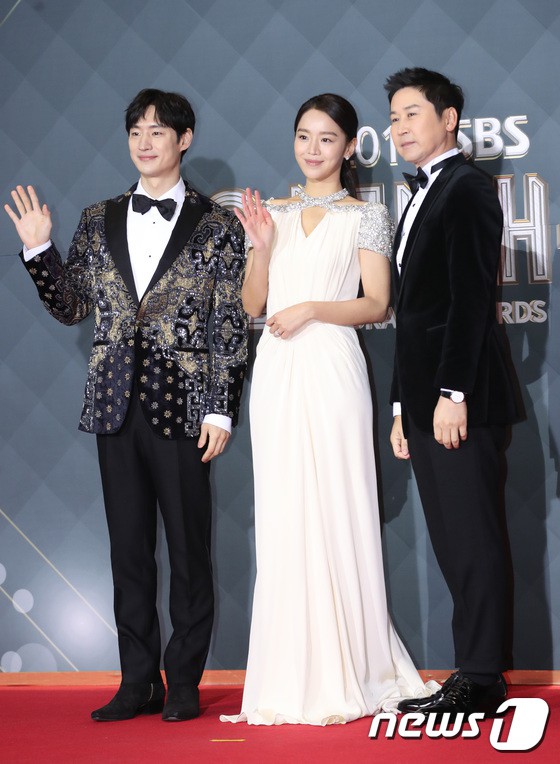Thảm đỏ SBS Drama Awards: Jang Nara tăng cân vẫn quá đẹp, nàng Kim Sam Soon đọ body nóng bỏng bên loạt minh tinh - Ảnh 12.