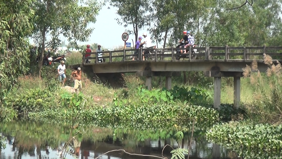 Nghi án thanh niên mặc đồ Grab bị sát hại, cướp tài sản ở Sài Gòn - Ảnh 2. Nghi án thanh niên mặc đồ Grab bị sát hại, cướp tài sản ở Sài Gòn - Ảnh 2.