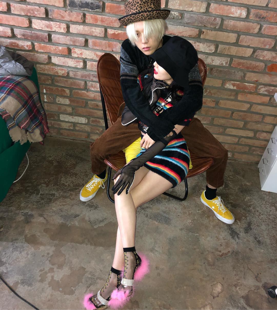 Cách Hyuna và EDawn thể hiện tình cảm công khai: Khi chuyện cá nhân biến thành trò lố có chủ đích - Ảnh 9. Cách Hyuna và EDawn thể hiện tình cảm công khai: Khi chuyện cá nhân biến thành trò lố có chủ đích - Ảnh 9.