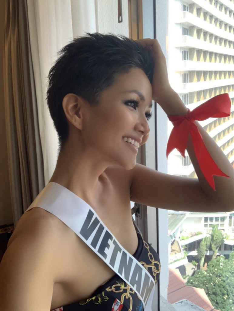 Sức công phá những ngày đầu của HHen Niê tại Miss Universe 2018: Một ngày thay 4 bộ váy, nhẵn mặt trong các BXH uy tín - Ảnh 7.