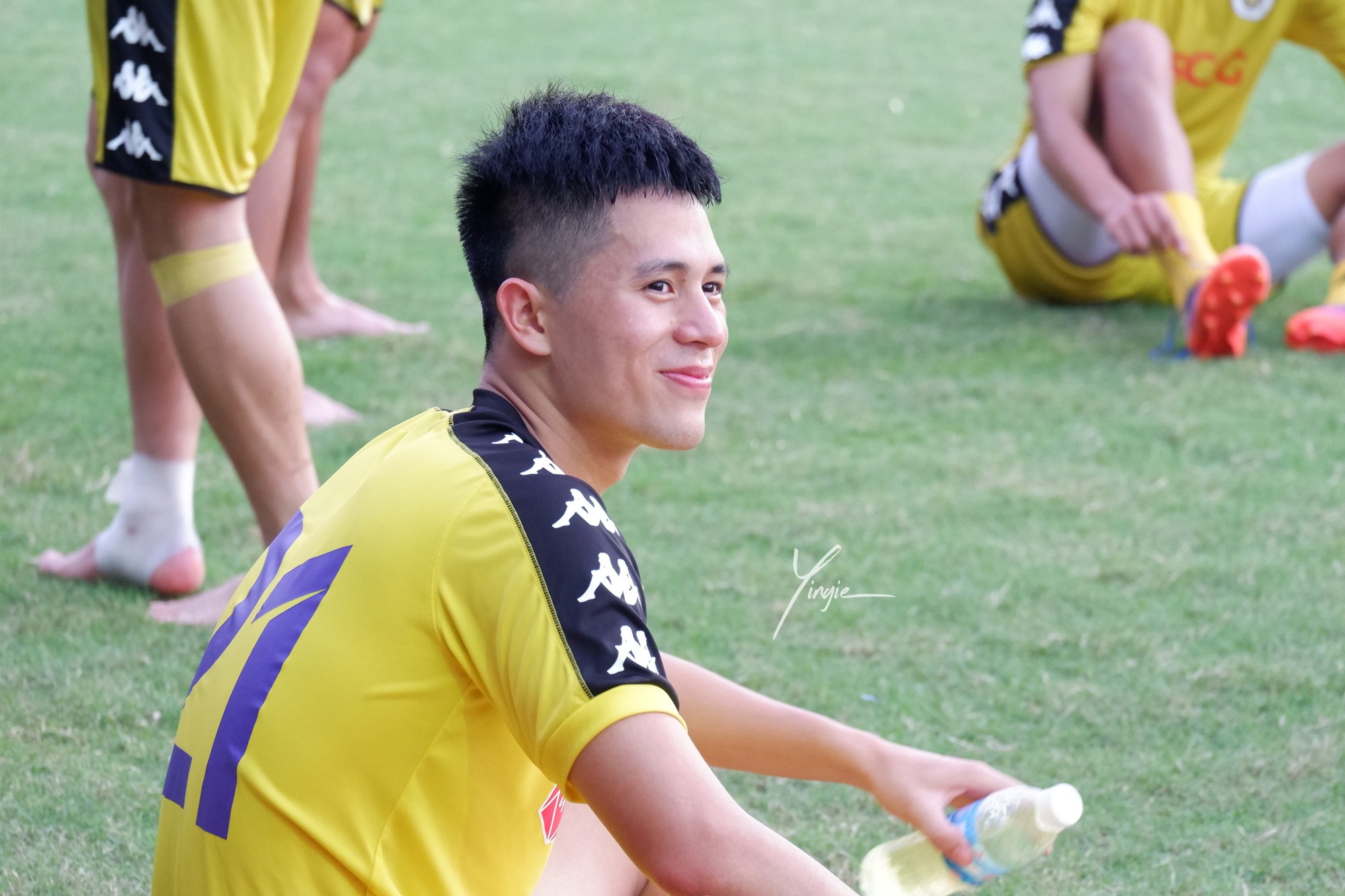 Thanh niên khổ sở vì bị bạn gái cứ mở miệng ra là Trần Đình Trọng, có nguy cơ chia tay vì chiếc vé xem bóng - Ảnh 2. Thanh niên khổ sở vì bị bạn gái cứ mở miệng ra là Trần Đình Trọng, có nguy cơ chia tay vì chiếc vé xem bóng - Ảnh 2.