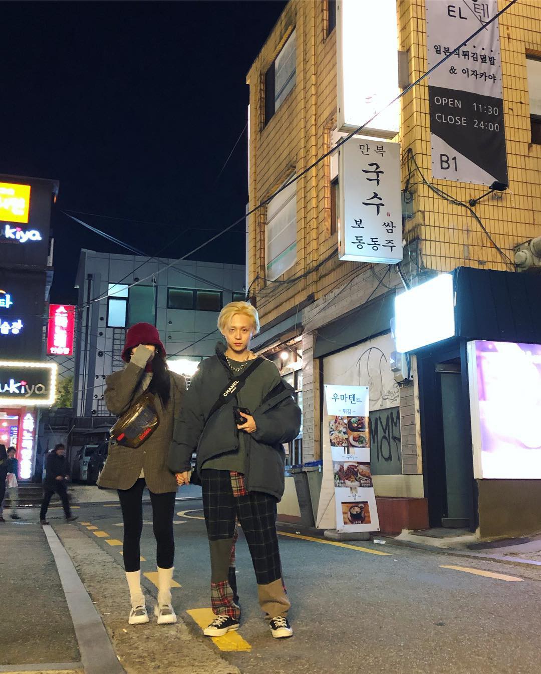 Cách Hyuna và EDawn thể hiện tình cảm công khai: Khi chuyện cá nhân biến thành trò lố có chủ đích - Ảnh 5. Cách Hyuna và EDawn thể hiện tình cảm công khai: Khi chuyện cá nhân biến thành trò lố có chủ đích - Ảnh 5.