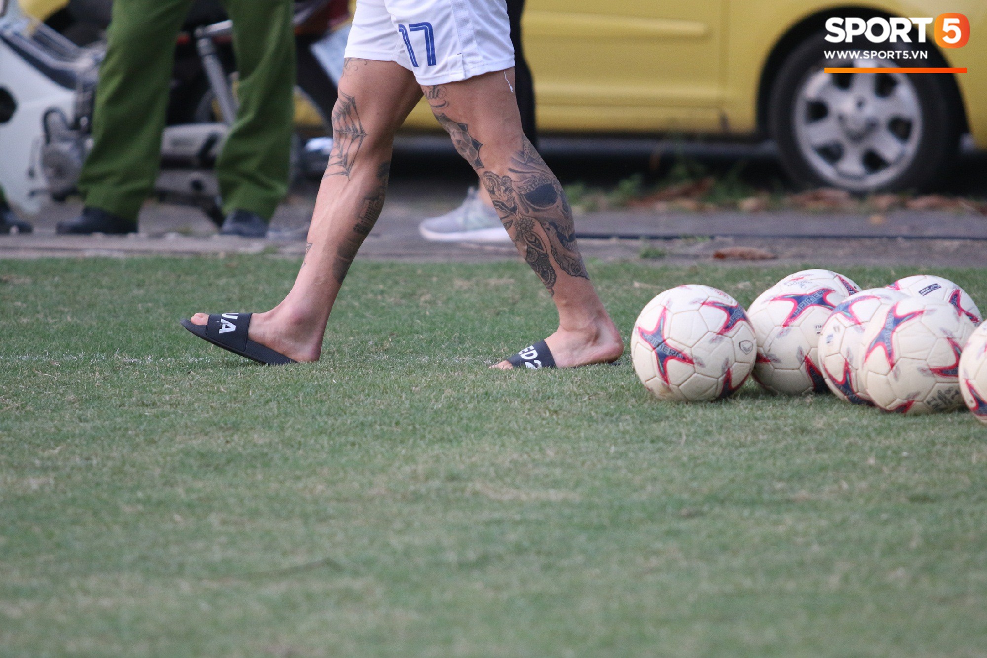 Tuyển Philippines thiệt quân trong buổi tập đầu tiên ở Việt Nam - Ảnh 4.