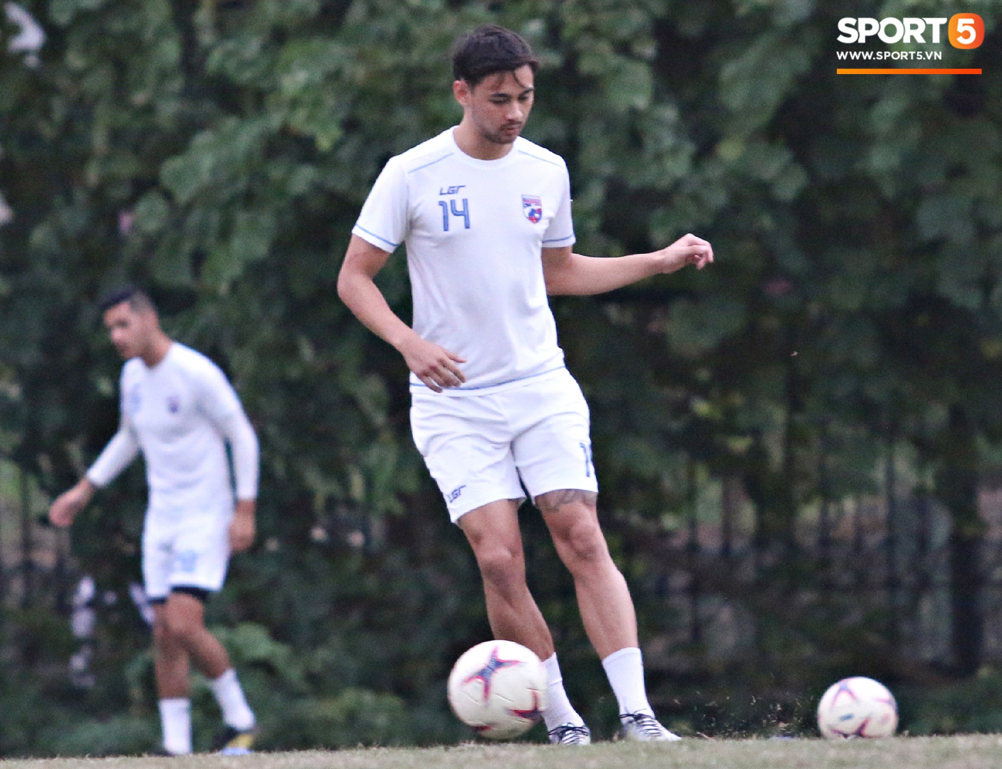 Tuyển Philippines thiệt quân trong buổi tập đầu tiên ở Việt Nam - Ảnh 8.