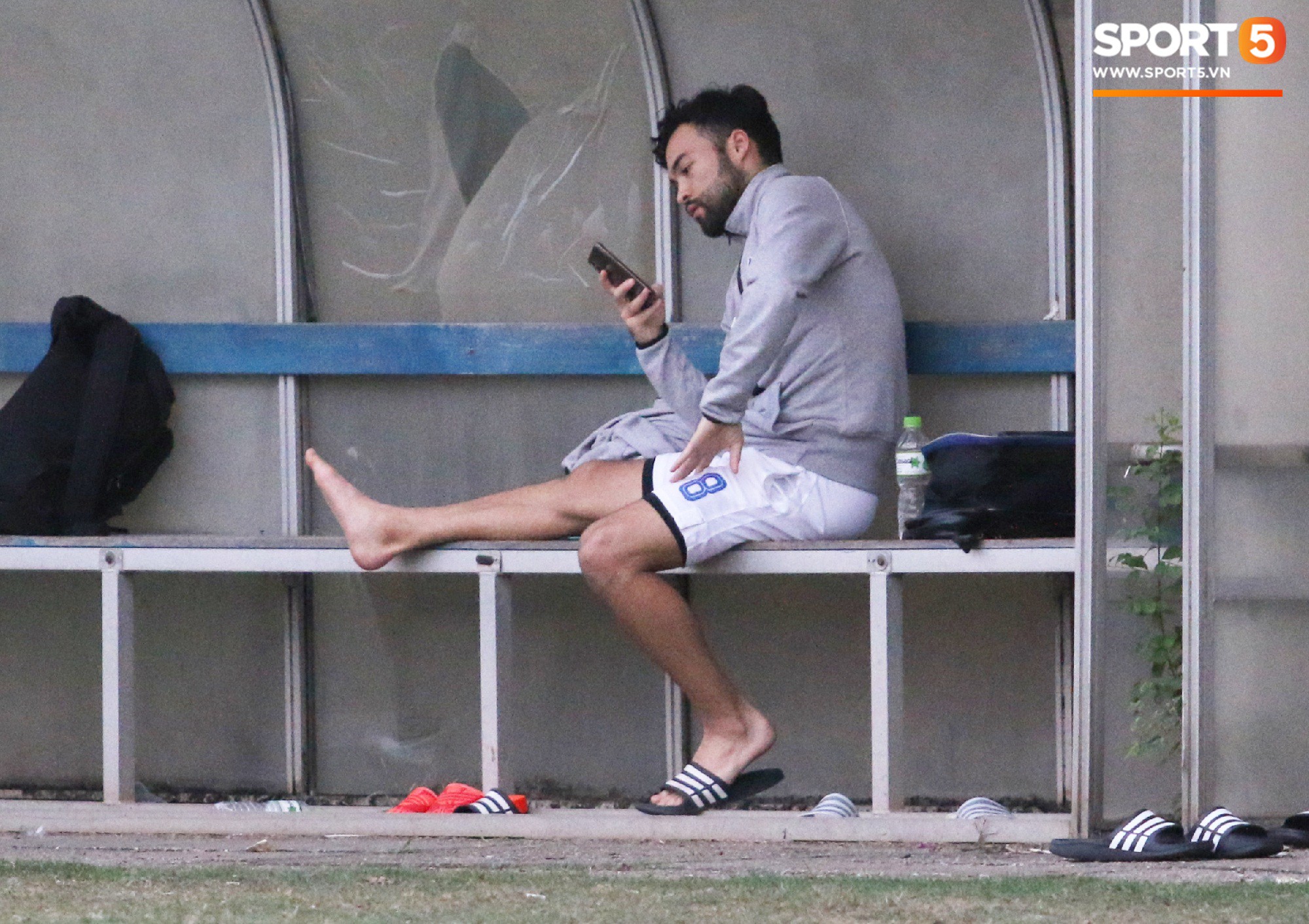 Tuyển Philippines thiệt quân trong buổi tập đầu tiên ở Việt Nam - Ảnh 2.