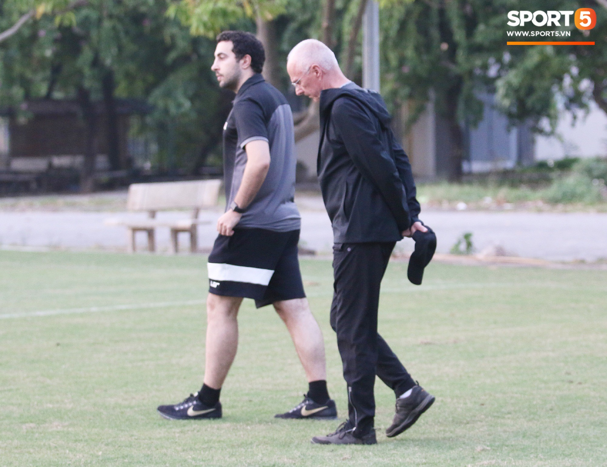 Tuyển Philippines thiệt quân trong buổi tập đầu tiên ở Việt Nam - Ảnh 1.