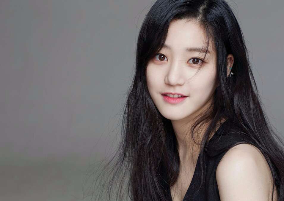 Mama Chuê Nàng Dae Jang Geum khoe 3 người con đẹp như hoa: 2 con gái đều là diễn viên, quý tử lần đầu lộ diện - Ảnh 3. Mama Chuê Nàng Dae Jang Geum khoe 3 người con đẹp như hoa: 2 con gái đều là diễn viên, quý tử lần đầu lộ diện - Ảnh 3.