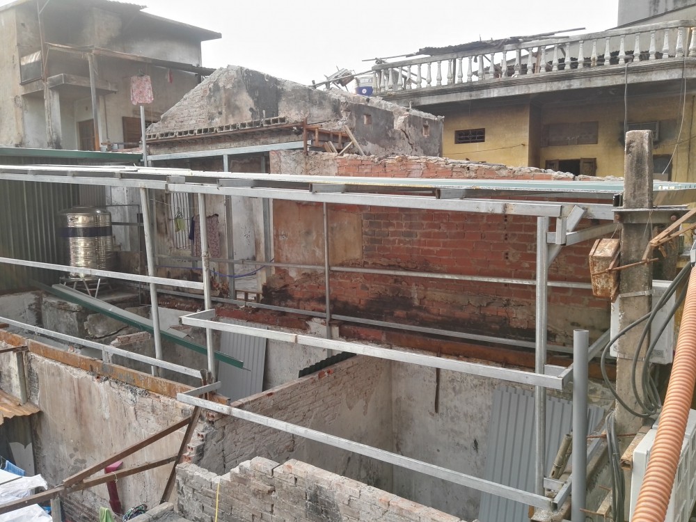 Cháy lớn gần Bệnh viện Nhi Trung ương: Vì sao các hộ dân không được sửa lại nhà hư hỏng? - Ảnh 1. Cháy lớn gần Bệnh viện Nhi Trung ương: Vì sao các hộ dân không được sửa lại nhà hư hỏng? - Ảnh 1.