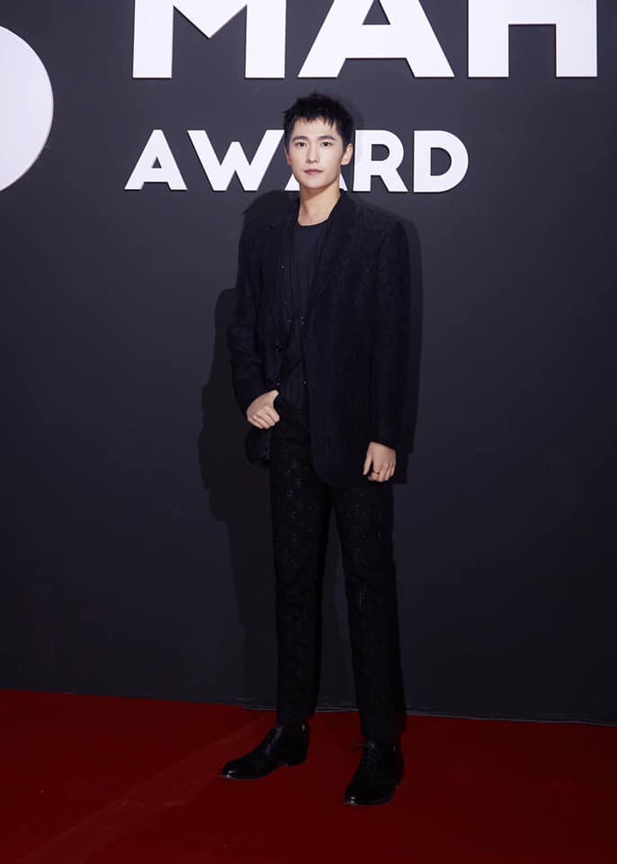 Dương Dương để kiểu tóc cún gặm, đẹp trai đấy nhưng sao vẫn giống tiểu mỹ thụ? - Ảnh 6. Dương Dương để kiểu tóc cún gặm, đẹp trai đấy nhưng sao vẫn giống tiểu mỹ thụ? - Ảnh 6.