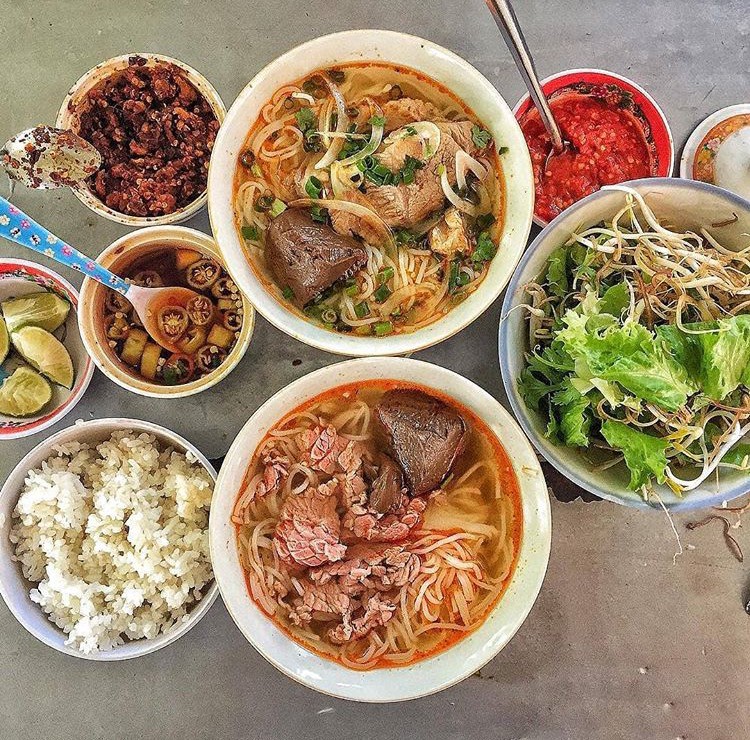 Món ăn tưởng như không bao giờ thấy: Bún bò cơm nguội, chỉ 15k thôi mà ăn no quên lối về - Ảnh 2. Món ăn tưởng như không bao giờ thấy: Bún bò cơm nguội, chỉ 15k thôi mà ăn no quên lối về - Ảnh 2.