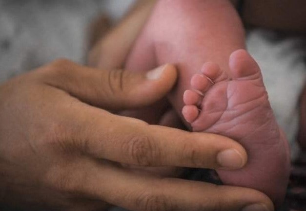 Em bé đầu tiên ra đời từ bà mẹ cấy ghép tử cung của người đã chết - Ảnh 1. Em bé đầu tiên ra đời từ bà mẹ cấy ghép tử cung của người đã chết - Ảnh 1.