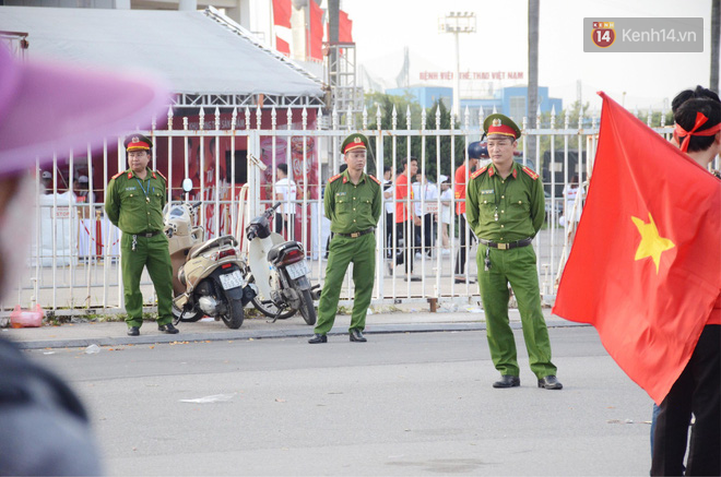 Hà Nội tung hàng nghìn cảnh sát chốt chặn, giữ an ninh trận bán kết lượt về Việt Nam - Philippines - Ảnh 4.