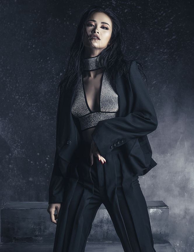 Trong một tháng rưỡi tung tận 3 MV, Đông Nhi chính là thánh comeback của Vpop 2018 chứ đâu! - Ảnh 4. Trong một tháng rưỡi tung tận 3 MV, Đông Nhi chính là thánh comeback của Vpop 2018 chứ đâu! - Ảnh 4.