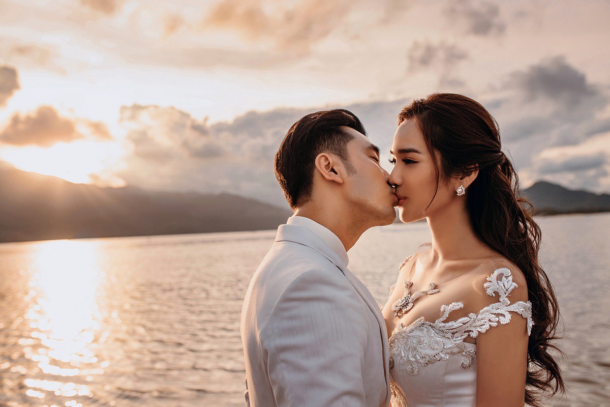 Ưng Hoàng Phúc đưa trọn vẹn đám cưới cổ tích cùng bà xã Kim Cương vào MV mới - Ảnh 3. Ưng Hoàng Phúc đưa trọn vẹn đám cưới cổ tích cùng bà xã Kim Cương vào MV mới - Ảnh 3.