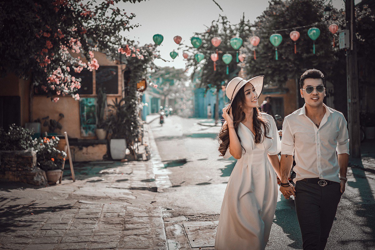 Ưng Hoàng Phúc đưa trọn vẹn đám cưới cổ tích cùng bà xã Kim Cương vào MV mới - Ảnh 2. Ưng Hoàng Phúc đưa trọn vẹn đám cưới cổ tích cùng bà xã Kim Cương vào MV mới - Ảnh 2.