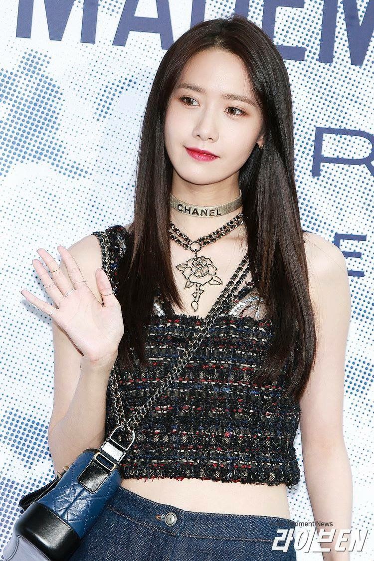 Xưa nay vẫn mình hạc xương mai, nữ thần Yoona bỗng lộ bờ vai thái bình dương chẳng kém Jin (BTS) - Ảnh 7. Xưa nay vẫn mình hạc xương mai, nữ thần Yoona bỗng lộ bờ vai thái bình dương chẳng kém Jin (BTS) - Ảnh 7.