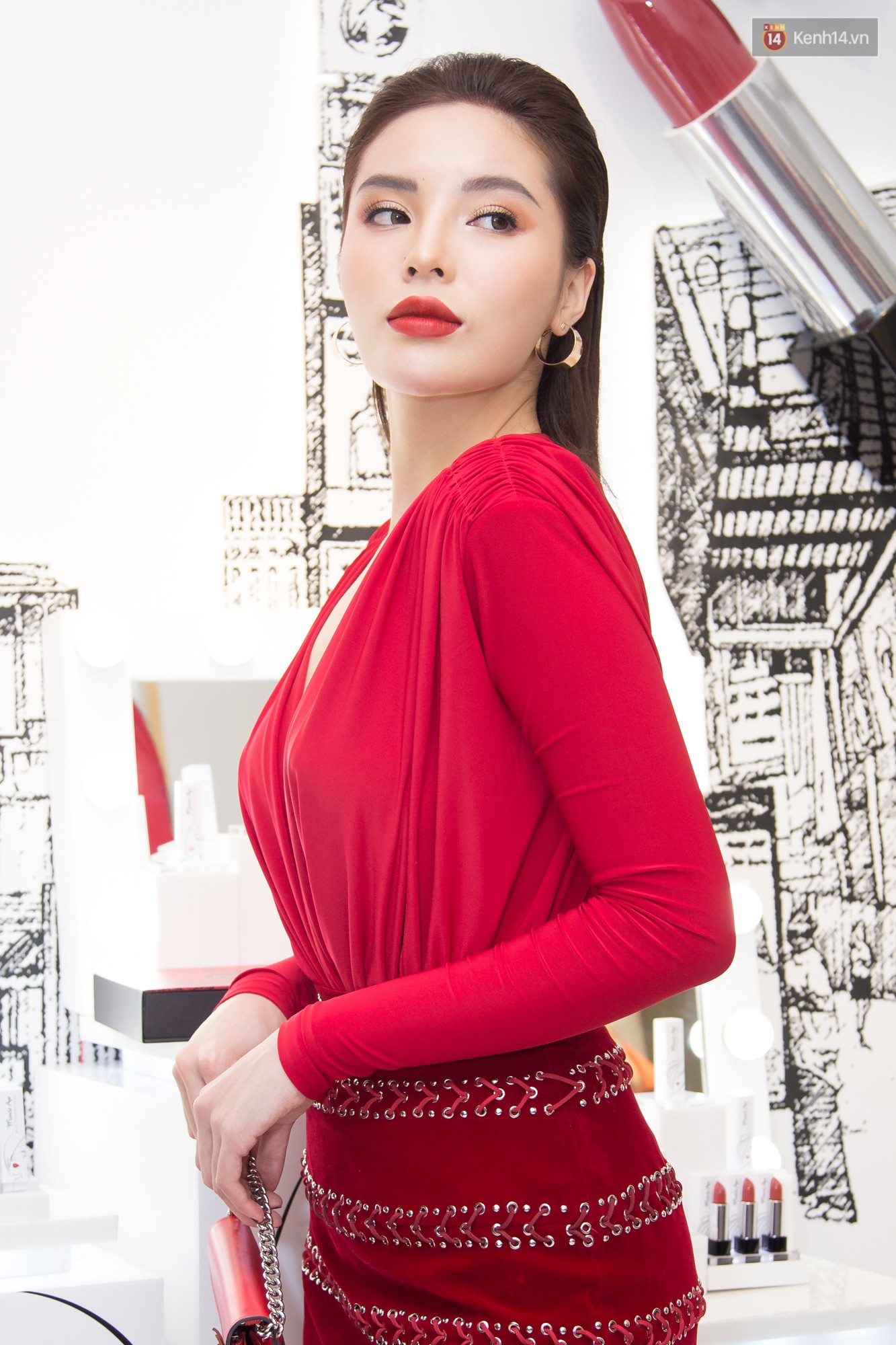 Đôi bạn thân Kỳ Duyên - Minh Triệu diện tông màu đối lập, khoe vòng 1 gợi cảm cùng dàn mỹ nhân Vbiz - Ảnh 1. Đôi bạn thân Kỳ Duyên - Minh Triệu diện tông màu đối lập, khoe vòng 1 gợi cảm cùng dàn mỹ nhân Vbiz - Ảnh 1.