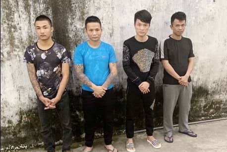 Nhóm côn đồ bảo kê, nhốt nhân viên karaoke vào nhà nghỉ bắt tiếp khách - Ảnh 2. Nhóm côn đồ bảo kê, nhốt nhân viên karaoke vào nhà nghỉ bắt tiếp khách - Ảnh 2.