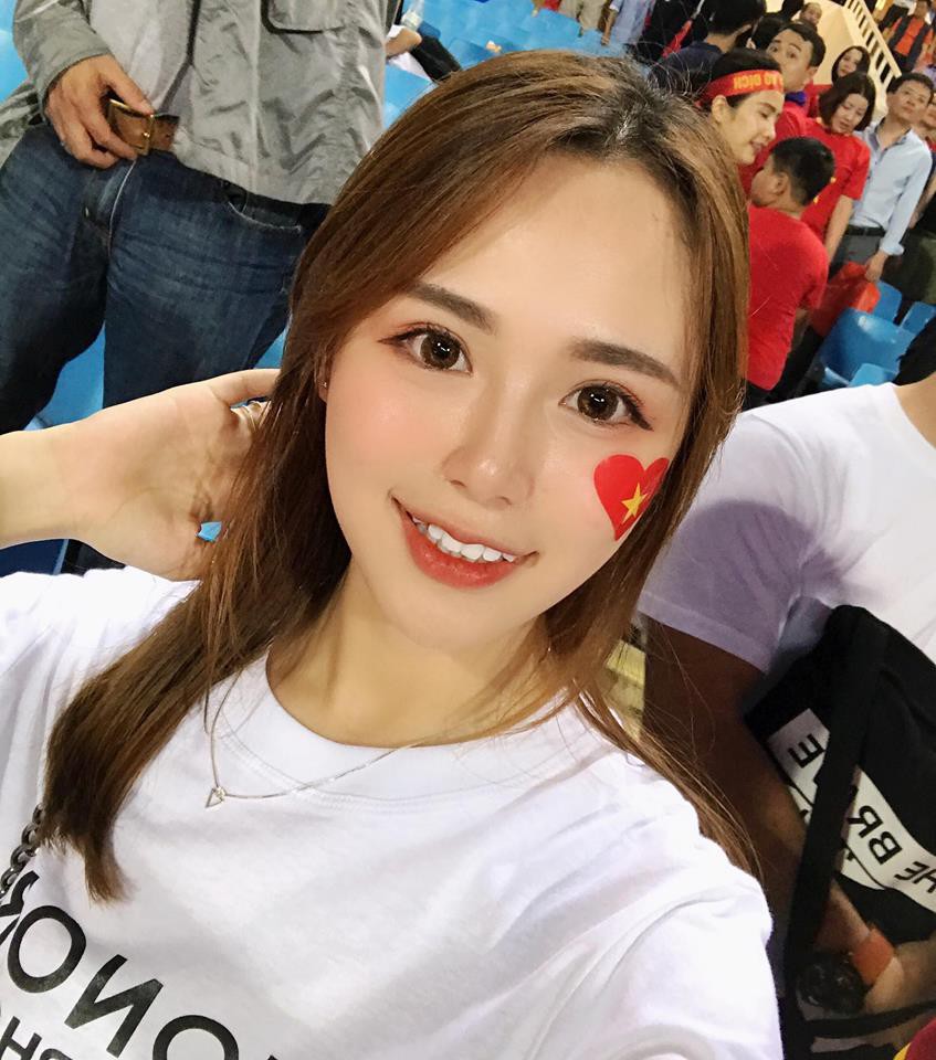 Khui info hội bạn thân xuất hiện giữa biển người trên sân Mỹ Đình vẫn nổi bần bật - Ảnh 8. Khui info hội bạn thân xuất hiện giữa biển người trên sân Mỹ Đình vẫn nổi bần bật - Ảnh 8.