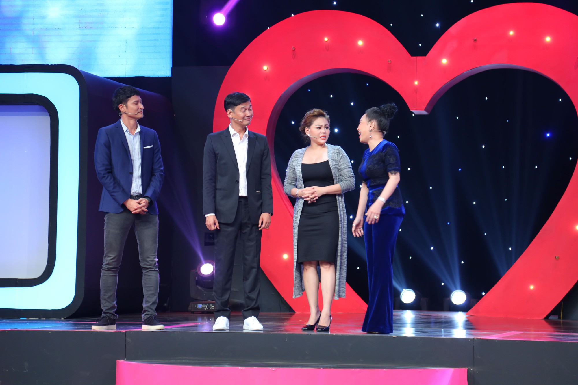 Tiết Cương nhận cái tát trời giáng từ Lê Giang trong show hẹn hò - Ảnh 3. Tiết Cương nhận cái tát trời giáng từ Lê Giang trong show hẹn hò - Ảnh 3.