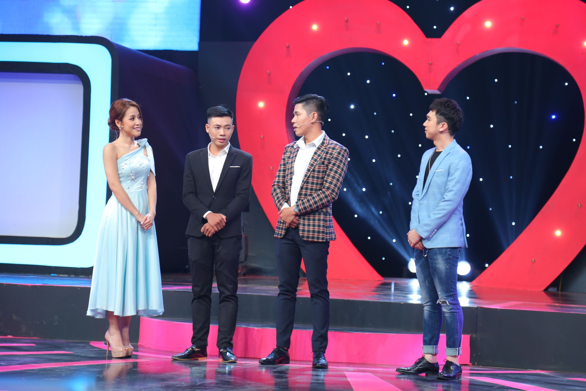 Tiết Cương nhận cái tát trời giáng từ Lê Giang trong show hẹn hò - Ảnh 5. Tiết Cương nhận cái tát trời giáng từ Lê Giang trong show hẹn hò - Ảnh 5.