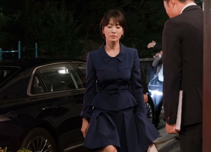 Không hẹn mà gặp, Song Hye Kyo lẫn Hyun Bin đều bế tắc trong hôn nhân ở hai bộ phim đối đầu đình đám - Ảnh 3. Không hẹn mà gặp, Song Hye Kyo lẫn Hyun Bin đều bế tắc trong hôn nhân ở hai bộ phim đối đầu đình đám - Ảnh 3.