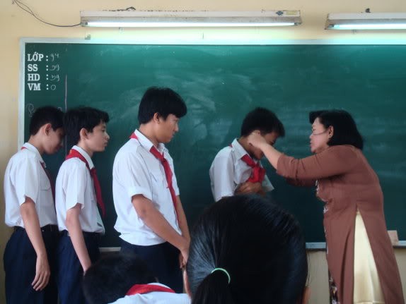 Sau hàng loạt vụ giáo viên bạo hành học sinh, Bộ GD&ĐT yêu cầu chấn chỉnh đạo đức nhà giáo - Ảnh 1.