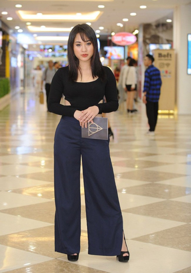 Ngoài các ca mặc rườm rà, top lỗi khiến sao mặc kém đẹp tháng 11 còn đến từ những bộ cánh xuyên thấu, ngắn cũn - Ảnh 9.