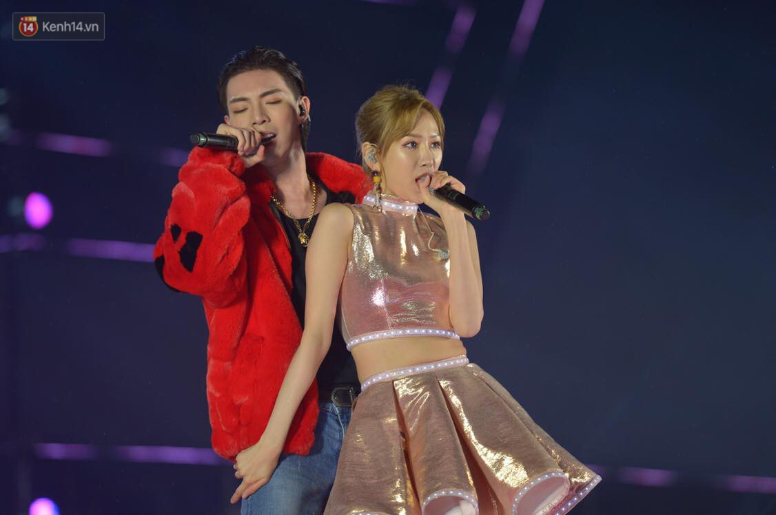 Cập nhật: BTOB khiến khán giả nổ tung với loạt hit khủng, cùng dàn nghệ sĩ Vpop cuồng nhiệt trong đêm nhạc Việt - Hàn - Ảnh 13. Cập nhật: BTOB khiến khán giả nổ tung với loạt hit khủng, cùng dàn nghệ sĩ Vpop cuồng nhiệt trong đêm nhạc Việt - Hàn - Ảnh 13.