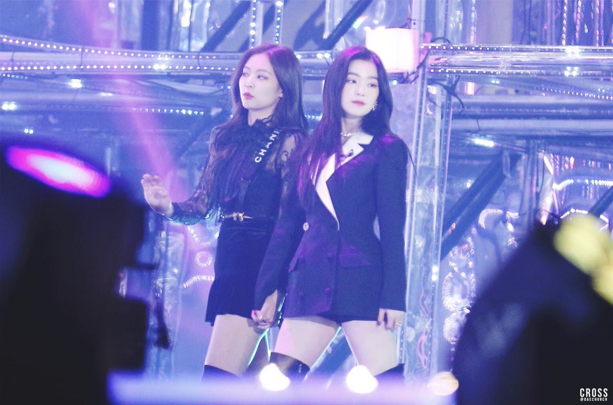 Thuyền BlackVelvet tiếp tục ra khơi: Jennie và Red Velvet hoán đổi vũ đạo cực đáng yêu trên sân khấu - Ảnh 2. Thuyền BlackVelvet tiếp tục ra khơi: Jennie và Red Velvet hoán đổi vũ đạo cực đáng yêu trên sân khấu - Ảnh 2.