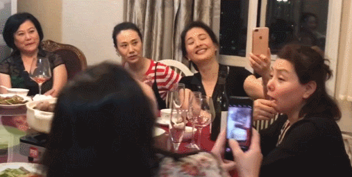 Nhan sắc l&atilde;o ho&aacute; ngược của mẹ Lưu Diệc Phi: U60 m&agrave; vẫn đẹp kh&oacute; tin, khiến netizen tranh nhau nhận l&agrave;m mẹ vợ - Ảnh 7.
